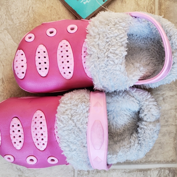 Other - 10/$20 Kids Fuzzy Clogs See Tag for Size
